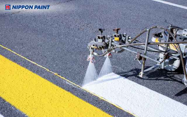 Sơn vạch kẻ đường giúp phân làn và đảm bảo an toàn giao thông
