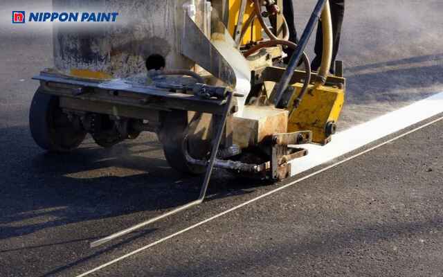 Sơn dẻo nhiệt dùng nhựa nhiệt dẻo và cần gia nhiệt khi thi công