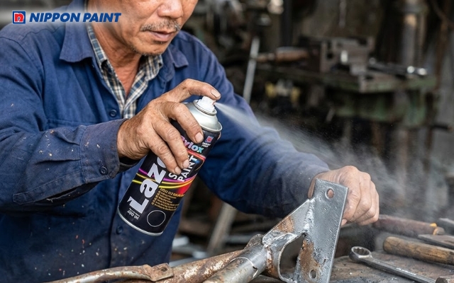 Sơn xịt đa năng giúp lớp sơn nhanh khô và dễ dàng sử dụng