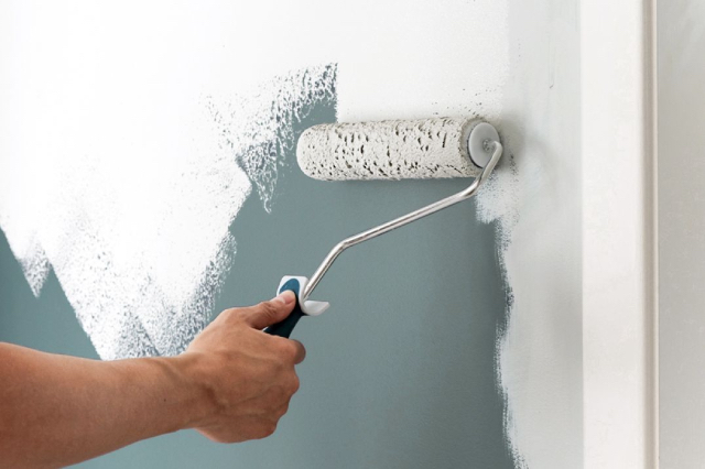 Người thợ sơn cần thi công đúng kỹ thuật để đảm bảo chất lượng của bề mặt sơn