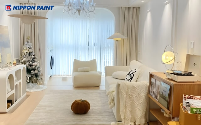 Tường trắng sứ kết hợp ánh sáng tự nhiên, tạo cảm giác rộng rãi, trang nghiêm