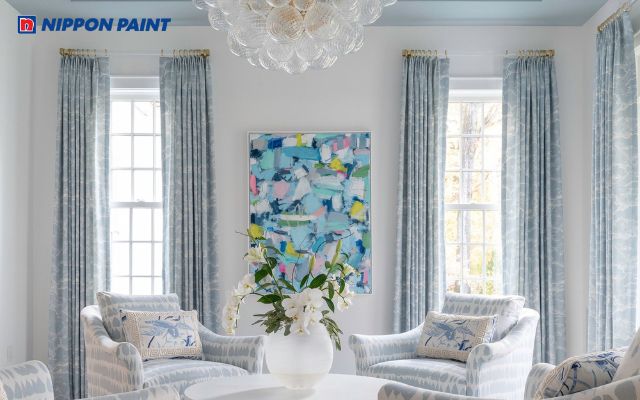 Phối xanh dương dịu ở trần với tường xám trắng