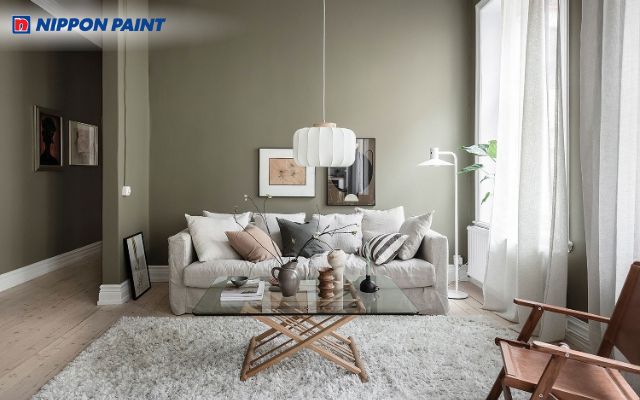 Nhà sơn xanh rêu nhạt kết hợp các mảng trung tính sáng