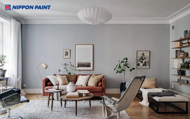 Tường sơn xám nhạt kết hợp cùng chân tường nâu đất nhạt