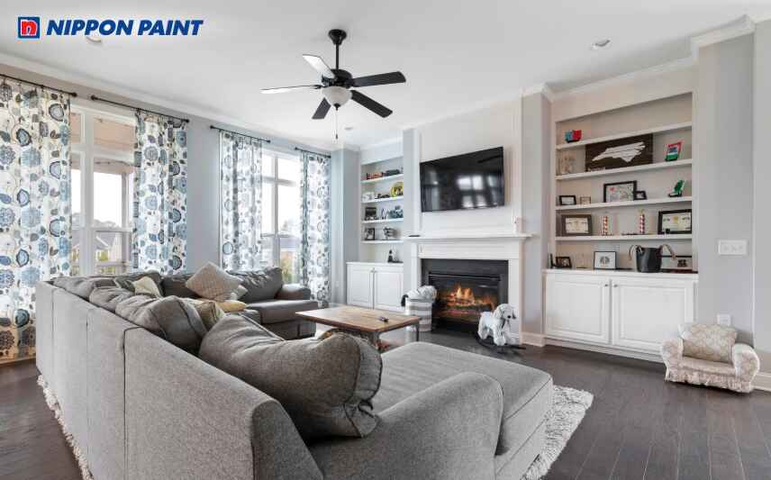 Màu ghi nhạt tạo cảm giác ngôi nhà luôn sạch sẽ, rộng rãi