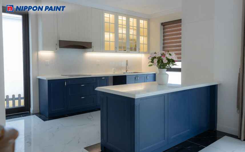 Màu xanh Navy không chỉ che giấu các vết bẩn tốt mà còn tạo cảm giác vững chãi