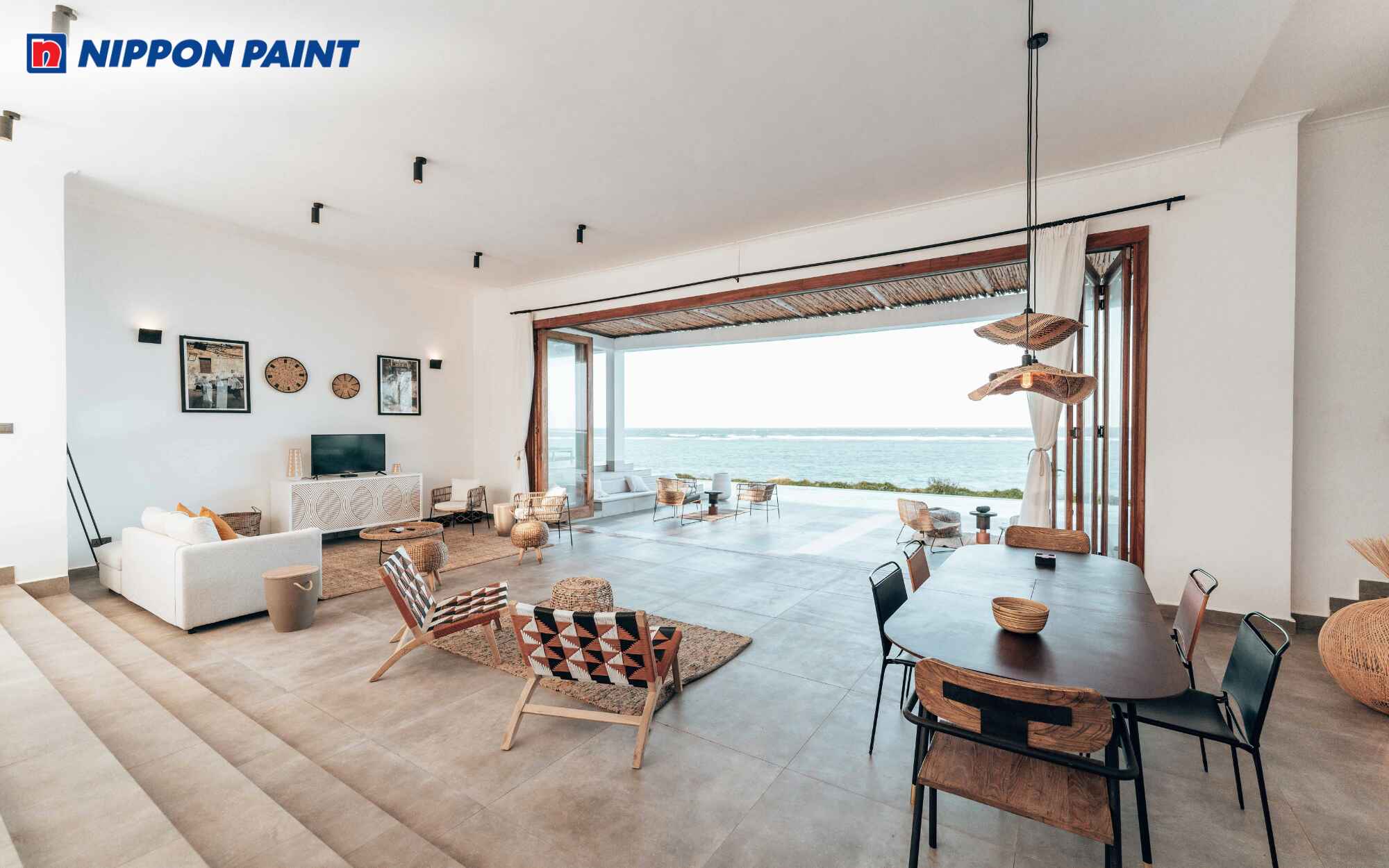 Tường sơn màu trắng sứ mang đậm tạo cảm giác thông thoáng, gọn gàng và sáng sủa