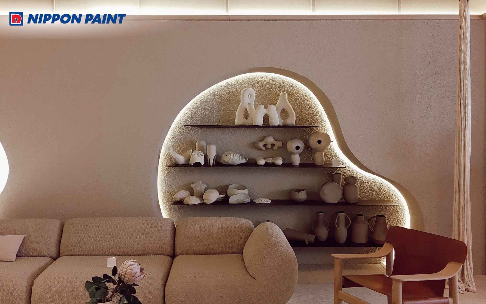 Tường sơn màu nâu sữa mang lại cảm giác ấm áp, gần gũi và thân thiện