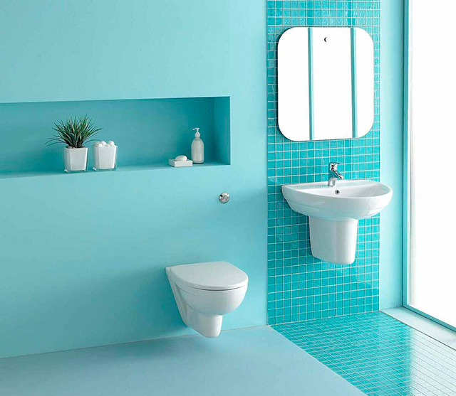 Tường màu xanh ngọc trong phòng tắm